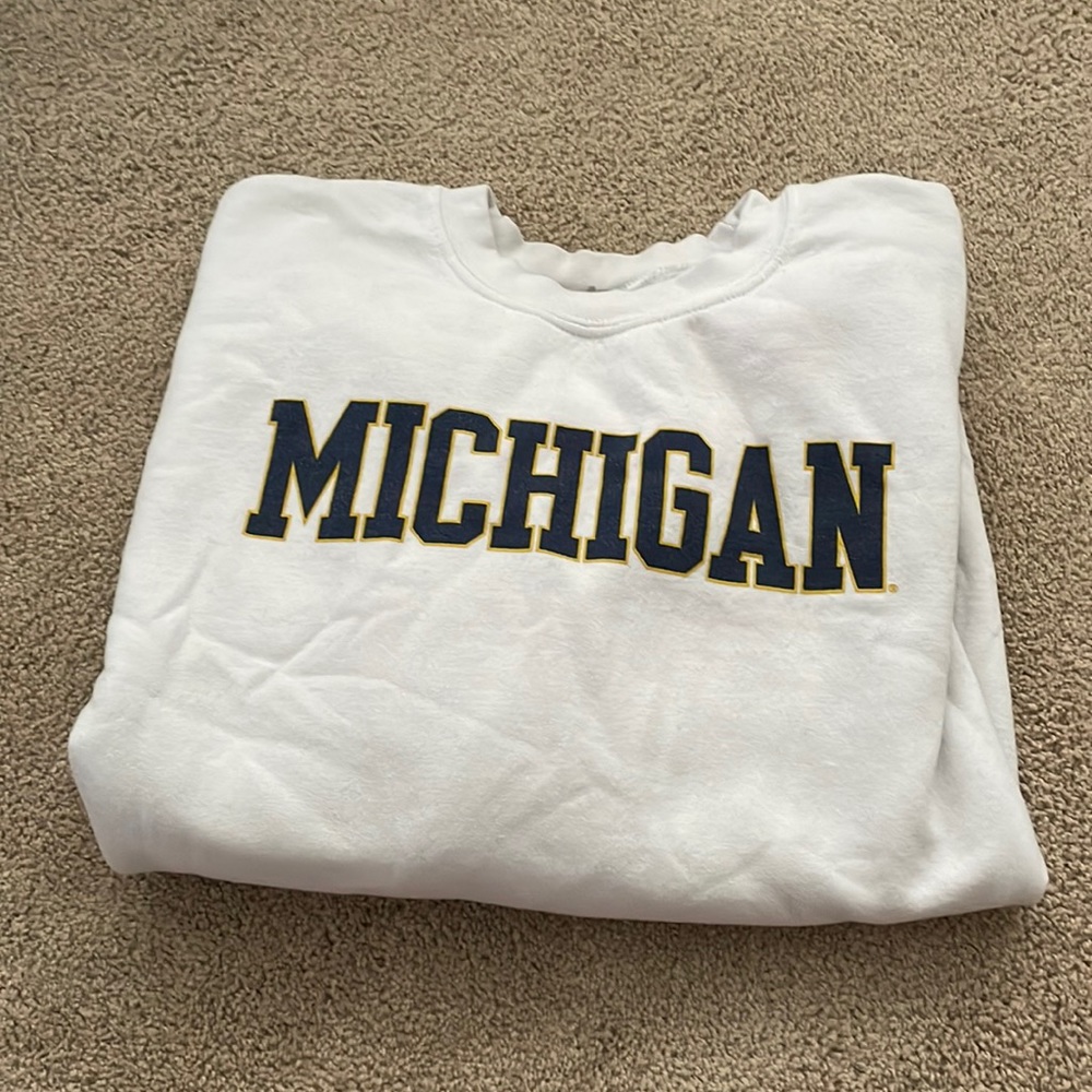 michigan crewneck, size medium